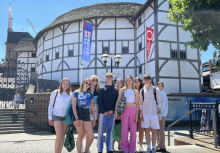 Lower Sixth English pupils journey to London Lower Sixth English pupils journey to London